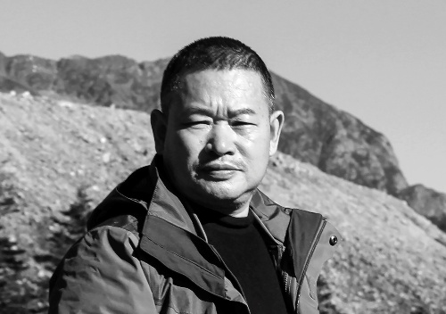 黄胜凡个照.JPG